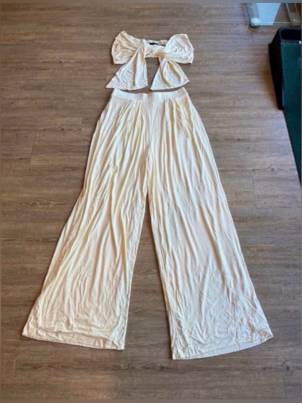 Women’s Buttercream Tory Two Piece with Self-Double Layer Wide Leg Pants XL